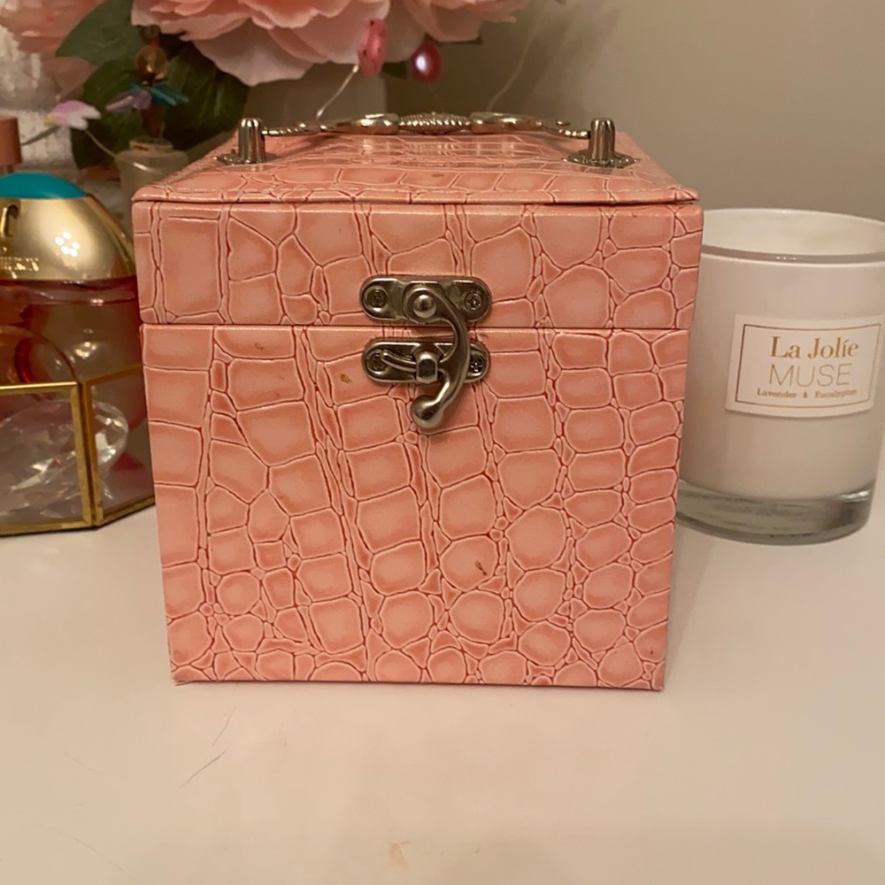 Jewelry box